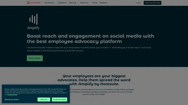 Homepage of Hootsuite Amplify